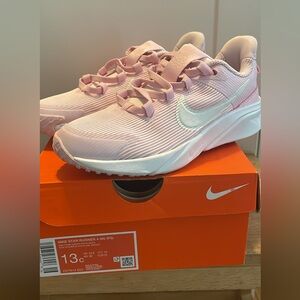 Nike Star Runner 4 Sneakers